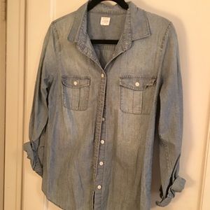 J. Crew distressed Jean top 🔹